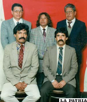 Flavio Araoz, William Martínez, Pantaleón Arias, Jaime Jiménez  y Tomás Pórcel, primer directorio de la Asociación de Entrenadores de Fútbol (foto: archivo)