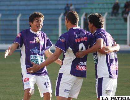 Jugadores de Real Potosí con la ilusión de vencer en Oruro (foto: APG)