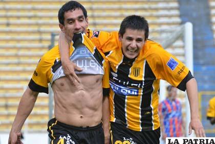 Delio Ojeda y Sacha Lima, jugadores de The Strongest (foto: APG)