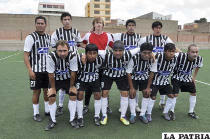 Jugadores del equipo de Oruro Royal