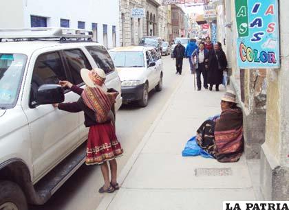La pobreza reflejada en las calles de Oruro en épocas navideñas
