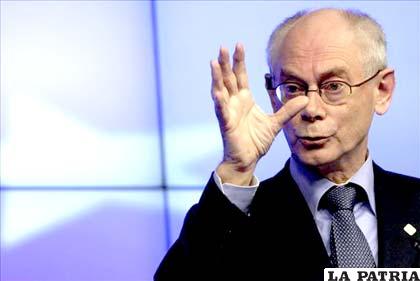 Presidente del Consejo Europeo, Herman Van Rompuy, durante una rueda de prensa tras el segundo día de la cumbre que se celebra en Bruselas, Bélgica