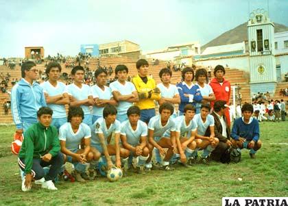 La selección de Oruro en 1983 en Potosí