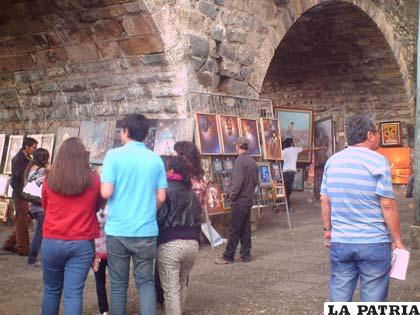 Obras expuestas en El Puente Roto en la Cuenca – Ecuador
