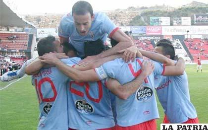 Jugadores del Celta de Vigo celebran el gol anotado al Zaragoza