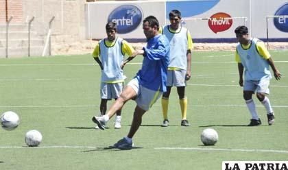 Mientras tanto continúa el entrenamiento del equipo de Oruro Royal