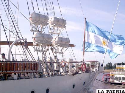 Fragata Libertad de la Armada de la Argentina, retenida en Ghana /laradiodelsur.com