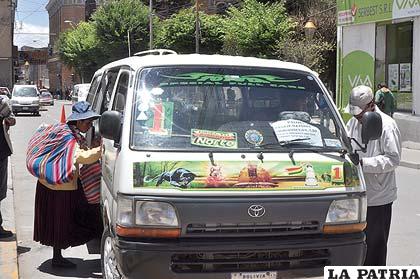 Transporte público mantiene letreros con costo de pasajes a 1,50 de bolivianos