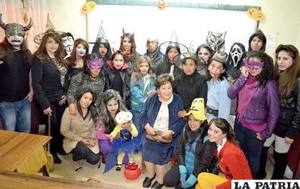 Estudiantes del Bolivian English Institute organizaron una tradicional fiesta de Halloween