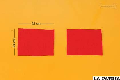 PASO 2
Debes lograr dos rectángulos de 32 cm por 24 cm.