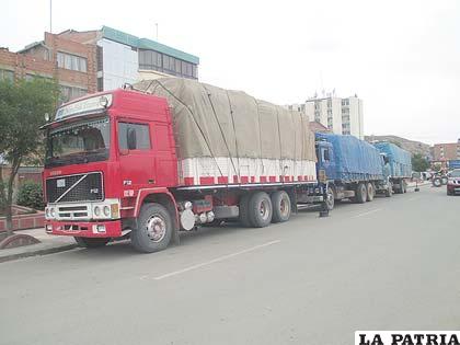 Los camiones comisados en el Puente Español