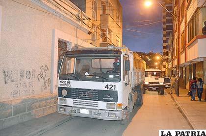 El conductor del motorizado no permitió el paso de un vehículo oficial