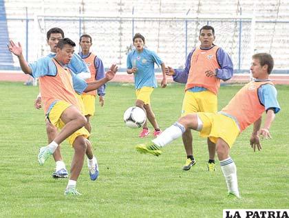 Los “santos” entrenaron ayer en el estadio “Bermúdez”