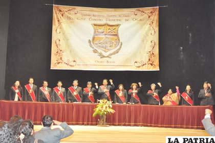 Sesión de honor del Concejo Municipal celebrando los 407 años de fundación de Oruro