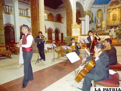 Rodrigo Alcoreza actuó a los pies de Nuestra Señora del Socavón