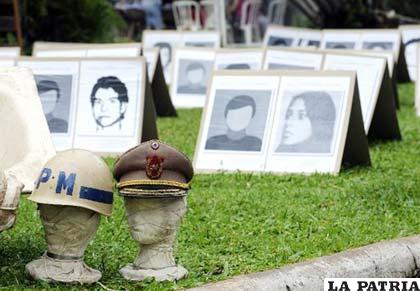 Fotos y artículos pertenecientes a víctimas de la dictadura de Alfredo Stroessner, se exhiben en el Panteón Nacional de los Héroes