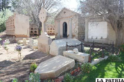 Cementerio Laico donde se realizaban rituales satánicos