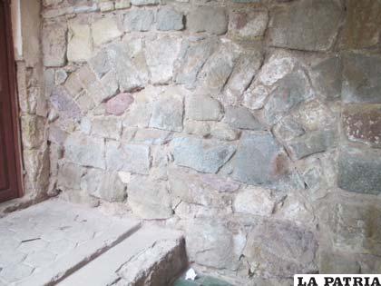 Los arcos de piedra en el interior del Colegio Reekie