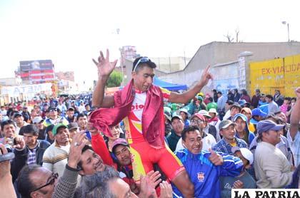 El orureño Basilio Ramos fue recibido en hombros