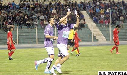 Hurtado celebra el segundo gol que anotó para Real Potosí