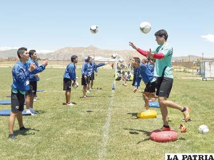 Durante el entrenamiento del equipo “santo”