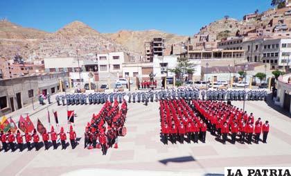Acto conmemorativo a los 162 años de iza por primera vez la Bandera Nacional en el Faro de Conchupata