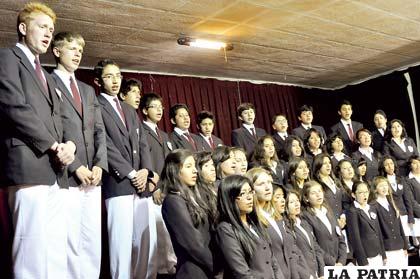 Coro Polifónico del Colegio Anglo Americano demostró su valía
