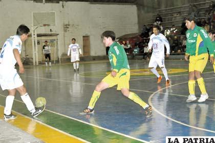 VHSR reaccionó en la segunda etapa para vencer el cotejo