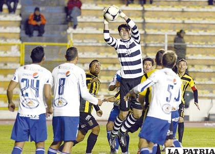 Carlos Lampe descuelga bien