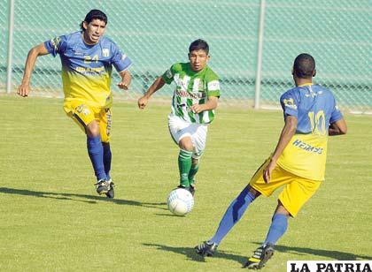 Edgar Olivares y Uellington Martins a la marca de su adversario