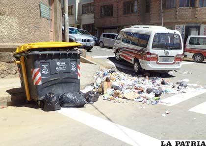 Bloqueo de transportistas generó problemas de basura en calles de la ciudad