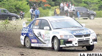 Peredo, al mando del coche No. 11, en plena competencia