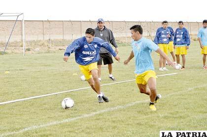 Juárez y Burton en el entrenamiento de San José