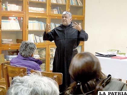 Conferencias culturales destacan la importancia de la Mamita del Socavón