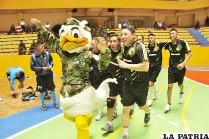 RC-8 “Braun”, campeones en voleibol