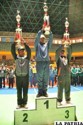 Los campeones en pelota raqueta 