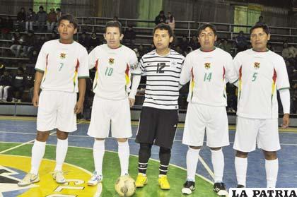 El equipo de Cobbel, con la ilusión de vencer a Importadora Murillo