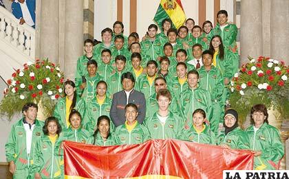 El Presidente Morales junto a la delegación boliviana
