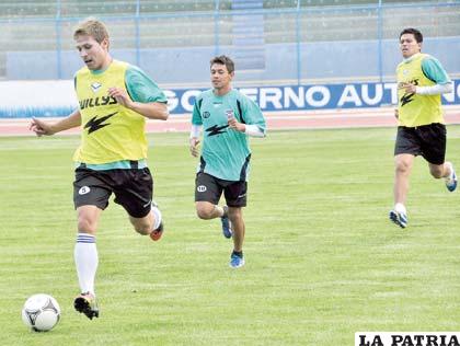 Centurión, Gomes y Saucedo, jugadores de San José