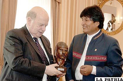 Insulza, secretario general de la OEA, se reunió con el Presidente Morales