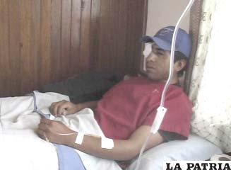 El periodista Argandoña, cuando estaba internado en la Policlínica Oruro