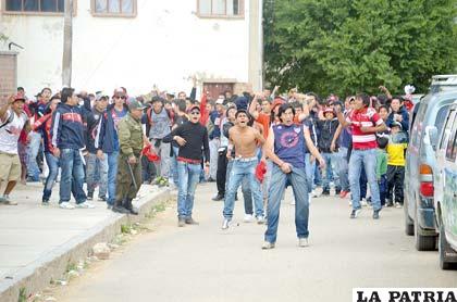 Hinchas de Wilstermann provocaron hechos de violencia