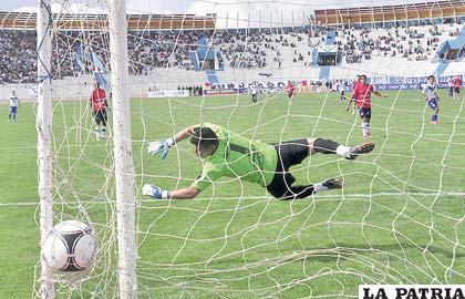 El primer gol de San José, obra de Marcelo Gomes