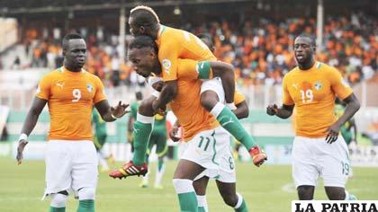 Festejo de los jugadores de Costa de Marfil