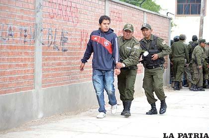 Un hincha es arrestado por mal comportamiento