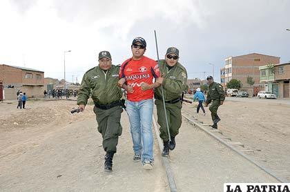 Otro seguidor atrapado por la Policía
