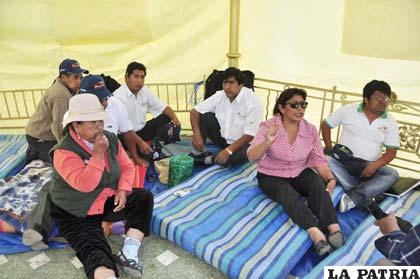 Huelga de hambre de trabajadores de Autobús Quirquincho