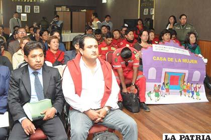 Representantes de instituciones en sesión distrital del Concejo