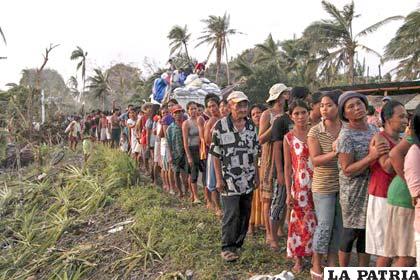 Mujeres y niños afectados por el tifón necesitan ayuda en Filipinas