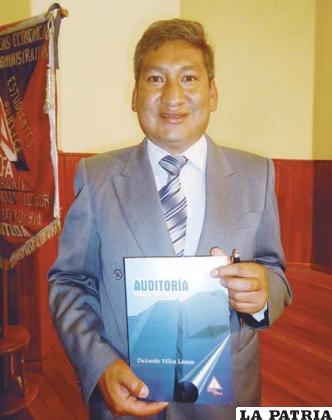 Dulcardo Villca Lamas presentó su libro “Auditoría: Enfoque Teórico Práctico”